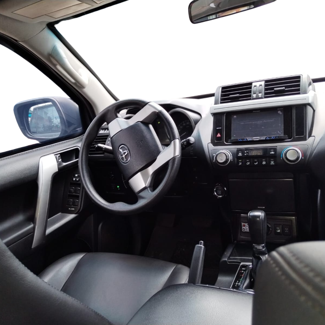 Interior de camioneta blindada HERA